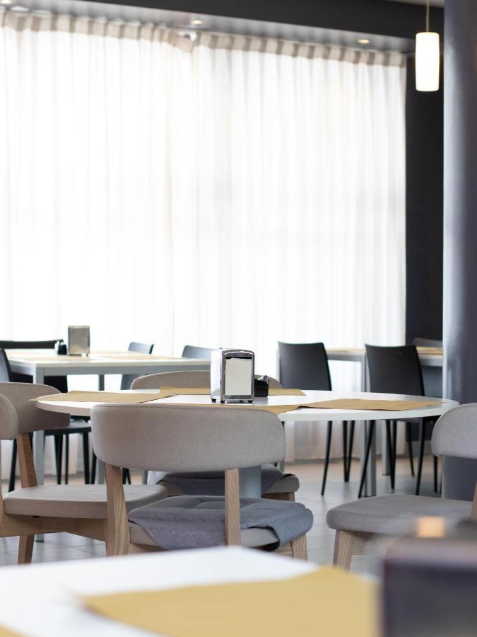Master Hotel Reggio Emilia Bagian luar foto