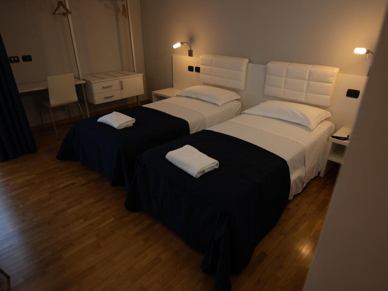 Master Hotel Reggio Emilia Bagian luar foto