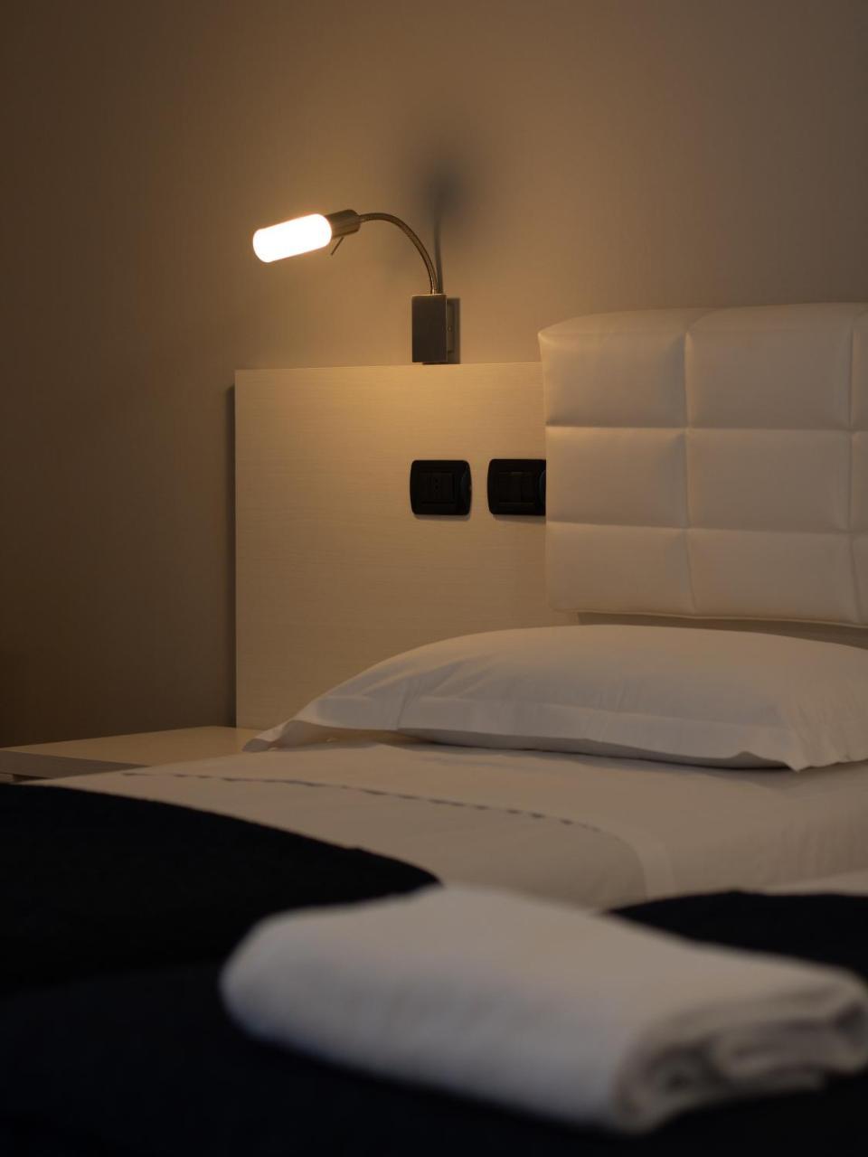 Master Hotel Reggio Emilia Bagian luar foto