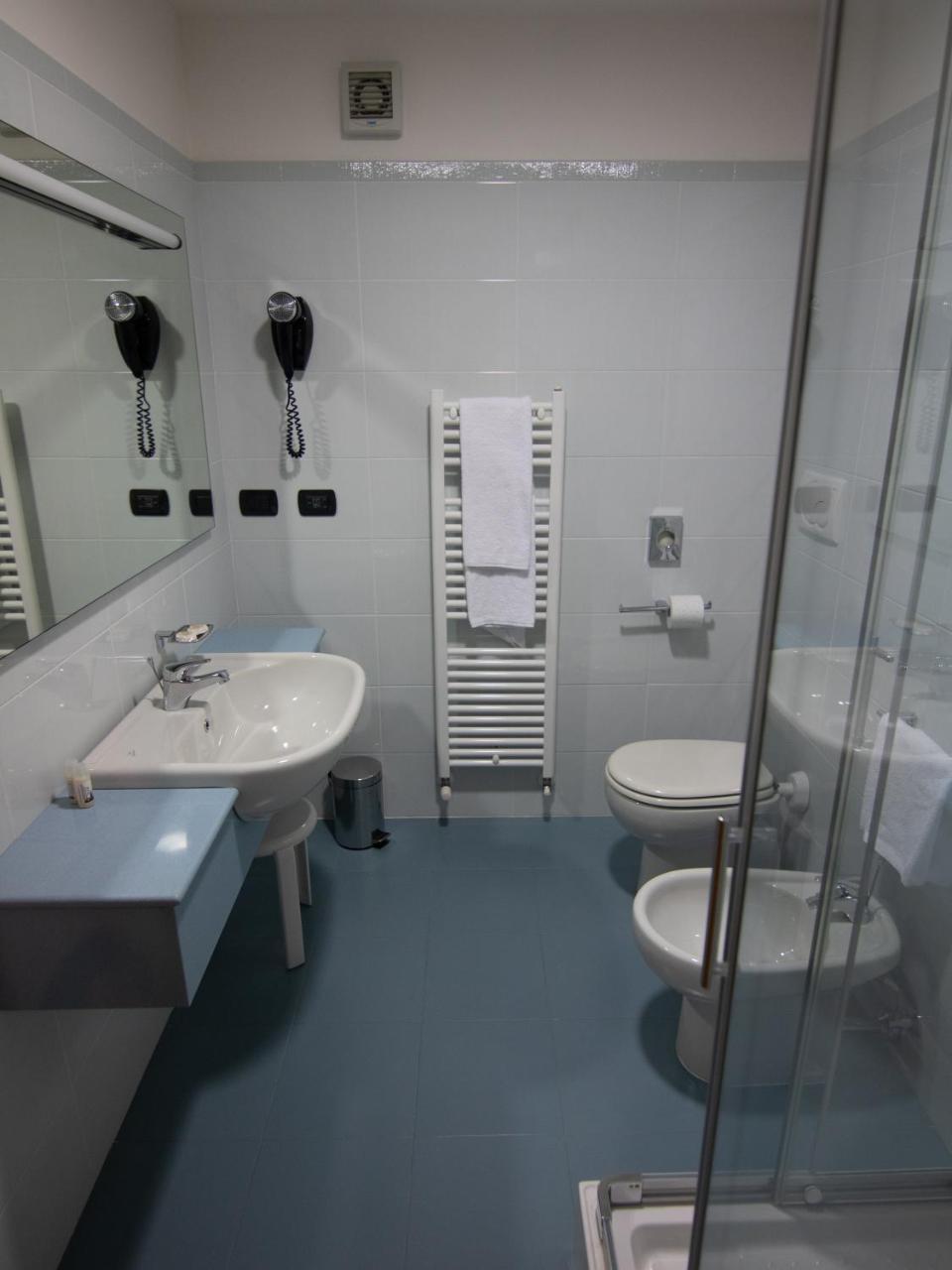Master Hotel Reggio Emilia Bagian luar foto