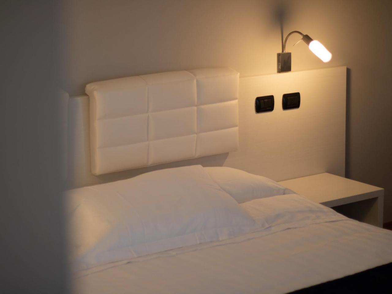 Master Hotel Reggio Emilia Bagian luar foto