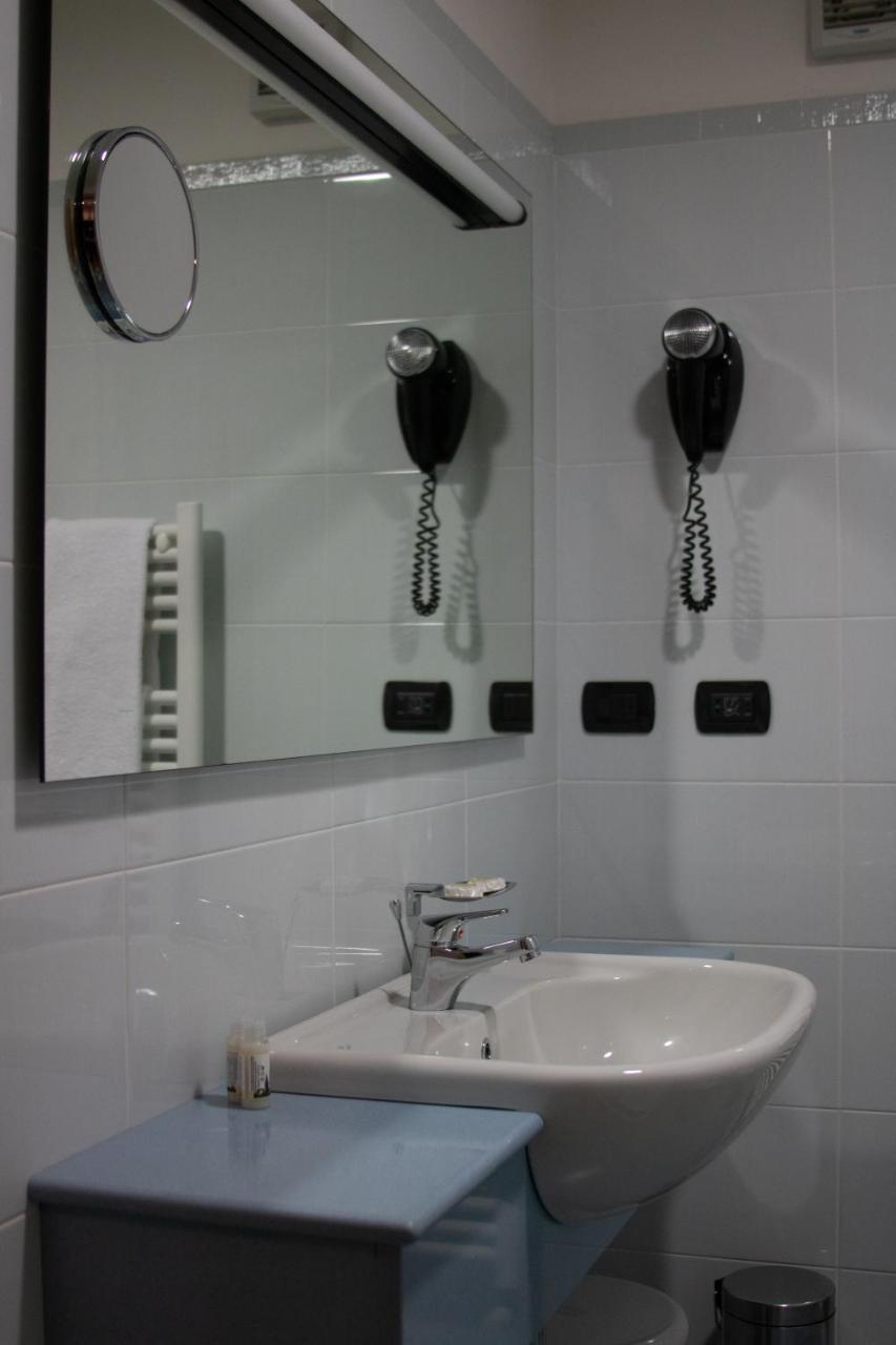 Master Hotel Reggio Emilia Bagian luar foto